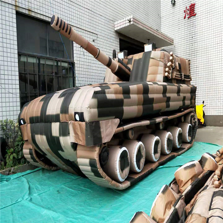 吉木乃新型军用充气坦克